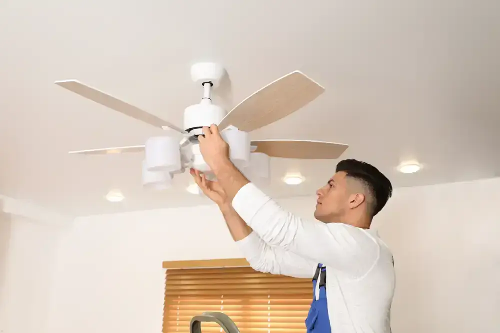 Foto de Instalação de ventilador de parede de teto